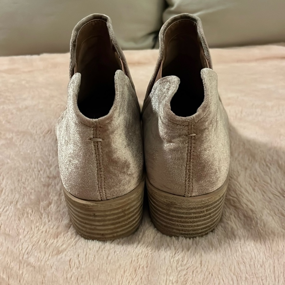 Dolce Vita Rose Colored Velvet Booties - 9 - Picture 5 of 6